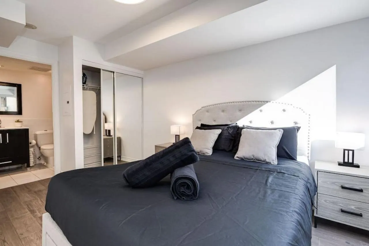 Dom wakacyjny Urban Apt With Highspeed Wifi Near Shopping Malls Toronto