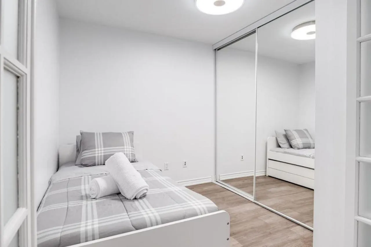 Urban Apt With Highspeed Wifi Near Shopping Malls Toronto Holiday home